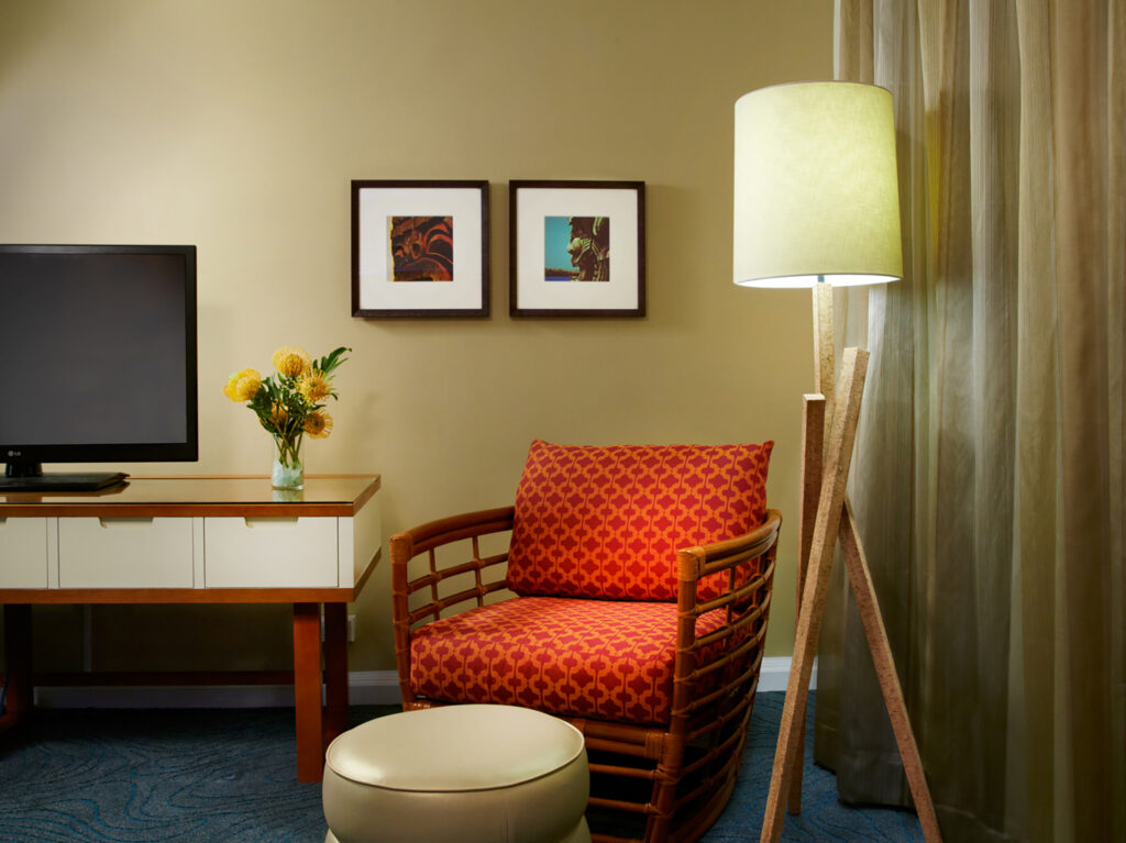 in room seating w/lamp and tv